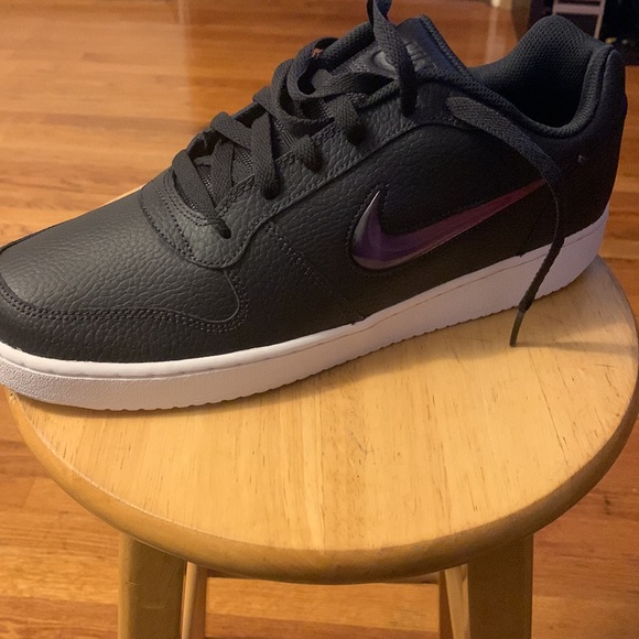 Nike - Picture 5 of 8